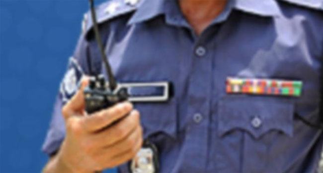 রাজশাহীতে পুলিশের ওয়াকিটকি ছিনতাইকারীর কাছে!
