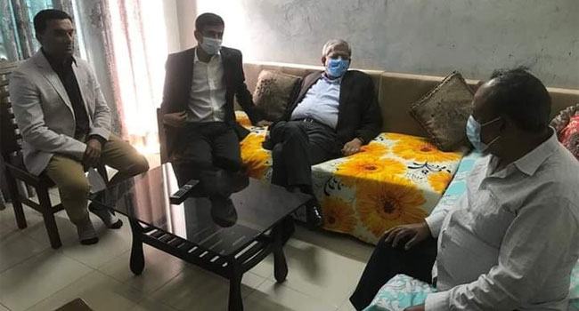 অসুস্থ বীর মুক্তিযোদ্ধা নুর করিমকে দেখতে গেলেন মির্জা ফখরুল