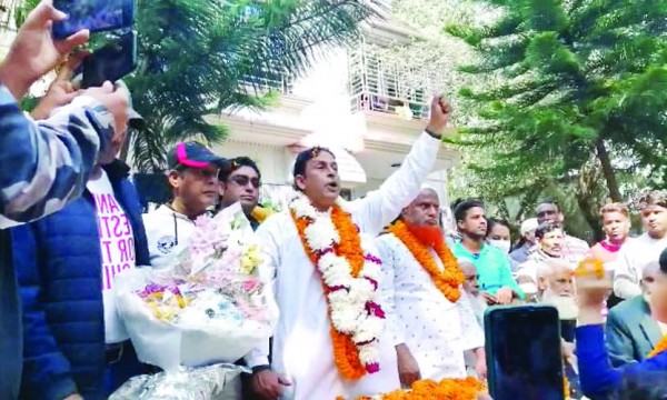 অভিনব প্রতিবাদ দোহারে ভোট কারচুপির