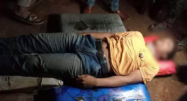 গ্যারেজেই পড়ে ছিল ইজিবাইকচালকের লাশ