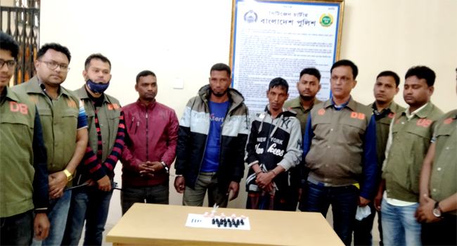 বরগুনায় ১২৭৫ পিস ইয়াবাসহ ৩ জন আটক