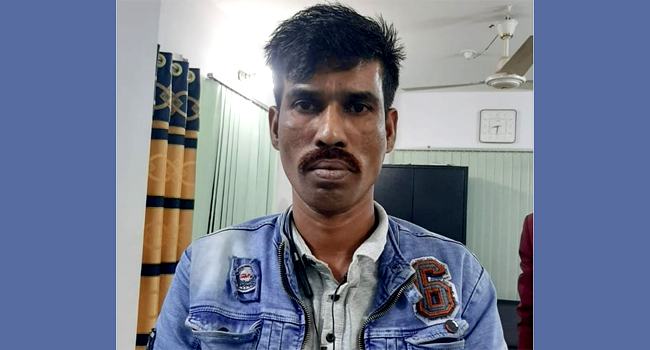 ১২ বছর ধরে পুলিশের সোর্স হত্যা মামলার আসামি!