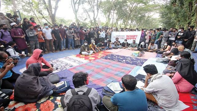 ভিসি স্যারের ভয় নাই, ছাত্রলীগ ক্যাম্পাস ছাড়ে নাই