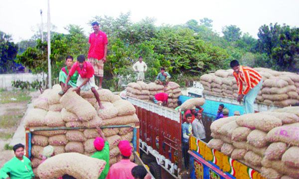 ভোমরার ওপারে বন্ধ হয়নি সিরিয়ালের নামে চাঁদাবাজি