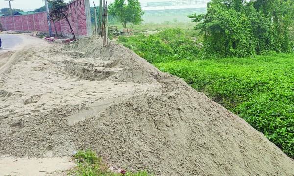 সোনারগাঁওয়ে অসহায় কৃষকের জমি দখল