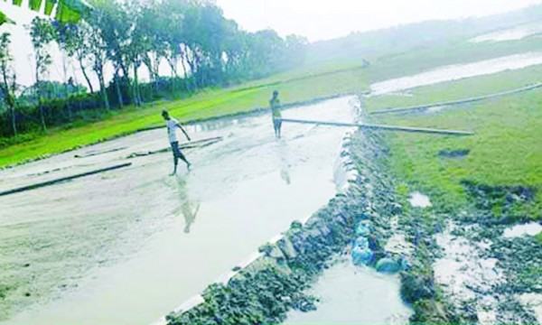 কপোতাক্ষের বুকে ৩০ ড্রেজার অবাধে বালু তুলে বিক্রি