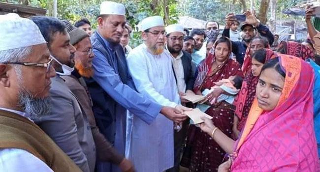 চকরিয়ায় সড়ক দুর্ঘটনায় নিহত ৫ ভাইয়ের পরিবারে জামায়াতের অনুদান