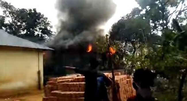 শ্রীপুরে অগ্নিকাণ্ডে ২২ ঘর পুড়ে ছাই
