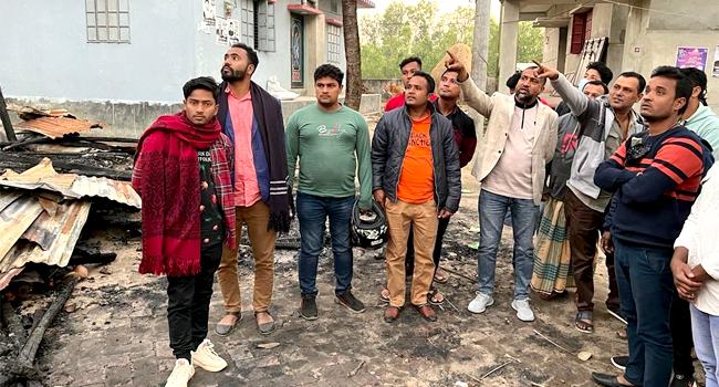 উত্তর সাতকানিয়ায় অগ্নিকাণ্ডে ক্ষতিগ্রস্তদের পাশে বিএনপি নেতা রাহী