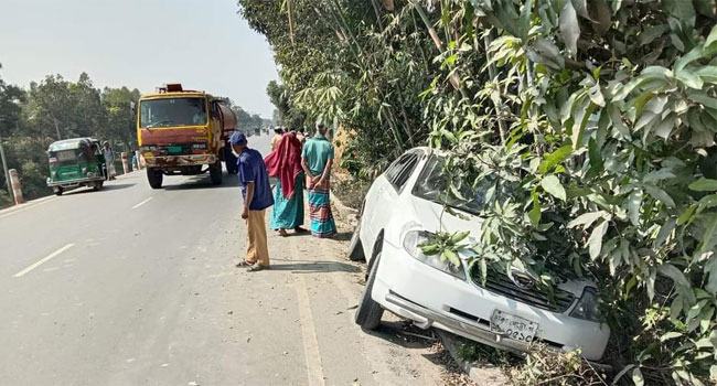 মানিকগঞ্জে প্রাইভেটকারের ধাক্কায় দিনমজুর নিহত
