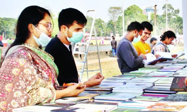 দর্শনার্থী বাড়লেও বিক্রি বাড়েনি