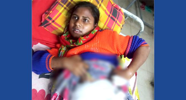 গরম তরকারি ঢেলে স্ত্রীর শরীর ঝলসে দিল যৌতুকলোভী স্বামী