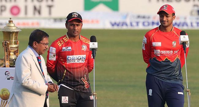 টস জিতে ব্যাটিংয়ে কুমিল্লা