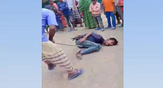 পুঠিয়ায় চুরির অপবাদে কিশোরকে মারধর, গ্রেফতার ৩