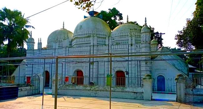 পাকুল্লার তিন গম্বুজ মসজিদ