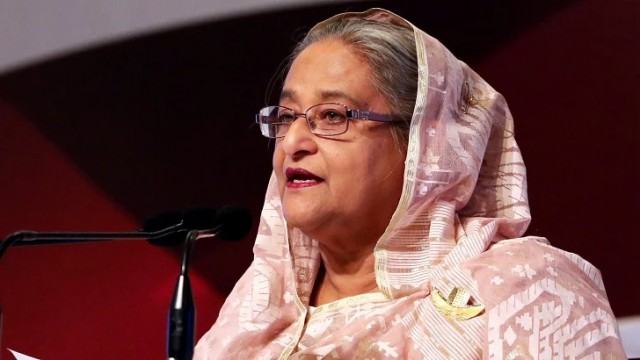 একুশে পদক দিলেন প্রধানমন্ত্রী
