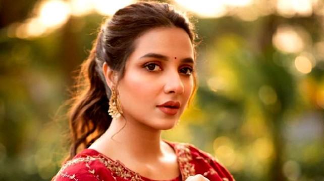 ‘একুশে ফেব্রুয়ারি আমার ভ্যালেন্টাইনস ডে’ কেন এ কথা বললেন শুভশ্রী?