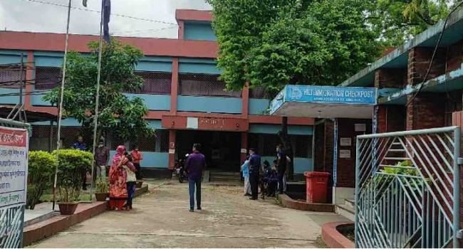 আন্তর্জাতিক মাতৃভাষা দিবসে হিলি বন্দরে আমদানি-রফতানি বন্ধ