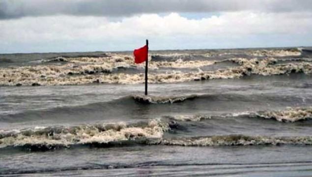 সমুদ্র বন্দরে ৩ নম্বর সতর্ক সঙ্কেত