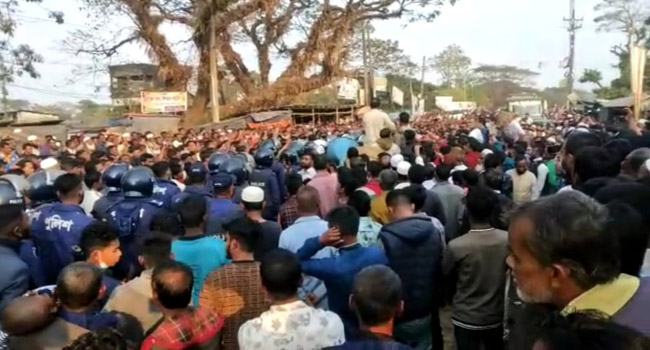 পুলিশী নির্যাতনে মৃত্যুর অভিযোগে সিলেট-সুনামগঞ্জ সড়ক অবরোধ