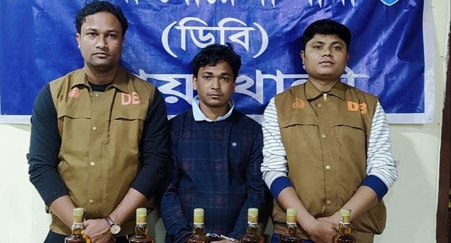 নোয়াখালীতে বিদেশী মদসহ কারবারি গ্রেফতার