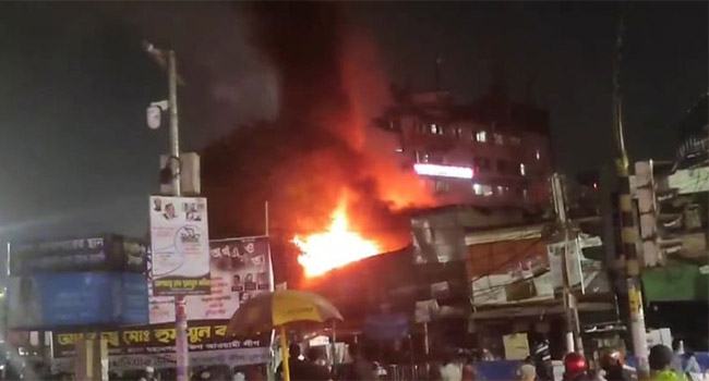 নীলক্ষেতে বইয়ের মার্কেটে আগুন