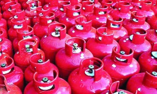 চারগুণ বেশি দামে কেনা হচ্ছে এলএনজি