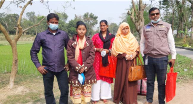 প্রেমিকের হাত ধরে আসা ভারতীয় তরুণীকে ফিরতেই হলো