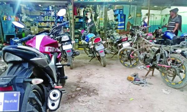 চকরিয়ার উপকূলে চোরাই মোটরবাইকের ছড়াছড়ি