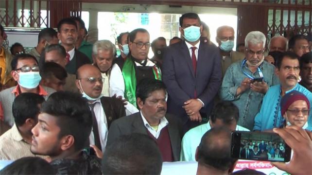 রংপুরে নিখোঁজ আ'লীগ নেতার সন্ধান দাবিতে ডিসি অফিস ঘেরাও-বিক্ষোভ