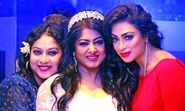 তারা এখন আড়ালে