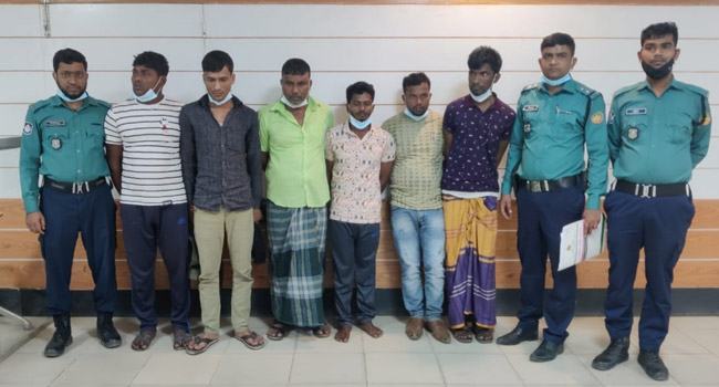 খামারের আড়ালে গরু ডাকাতি করে বিক্রি করতেন তারা