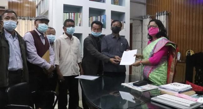 হিলট্র্যাক্ট রেগুলেশন আইন বহাল রাখার দাবিতে বান্দরবানে হেডম্যানদের স্মারকলিপি