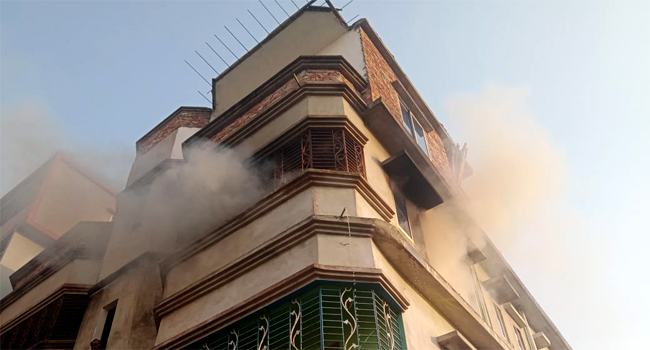 সিরাজদিখানে আবাসিক ভবনে আগুন