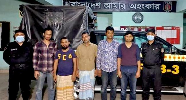 সোনারগাঁওয়ে ৪৫৫টি মোবাইল ফোনসহ ৫ ছিনতাইকারী আটক