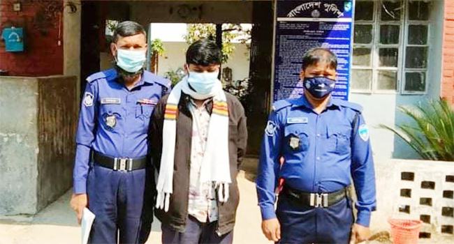 বয়স্কভাতার টাকা আত্মসাতের অভিযোগে গ্রামপুলিশ গ্রেফতার