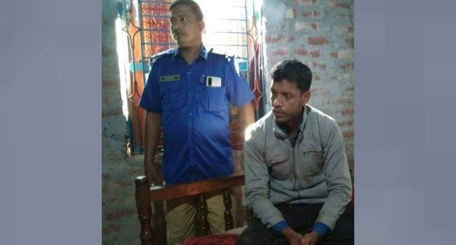 প্রবাসীর স্ত্রীর সাথে আপত্তিকর অবস্থায় আটক ক্লিনিকের কর্মী