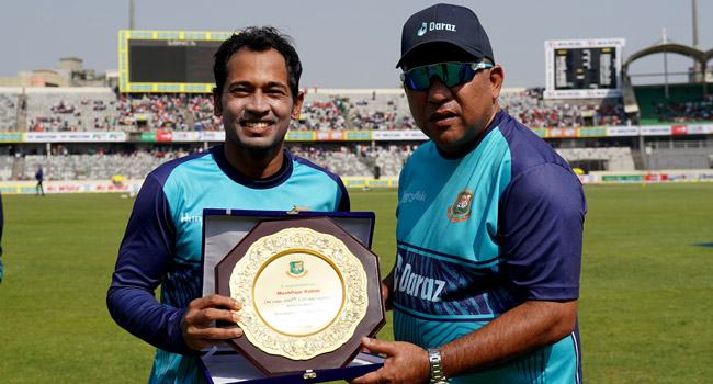 শততম টি-টোয়েন্টি ম্যাচে আফগানিস্তানের বিপক্ষে মাঠে নেমেছেন মুশফিক