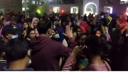 প্রভোস্টের পদত্যাগের দাবিতে ইবি ছাত্রী হলে বিক্ষোভ
