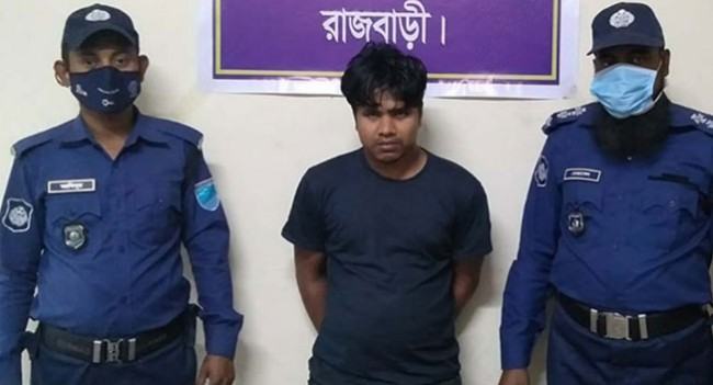 দৌলতদিয়া ঘাটে যানবাহনে ডাকাতির দায়ে যুবক গ্রেফতার