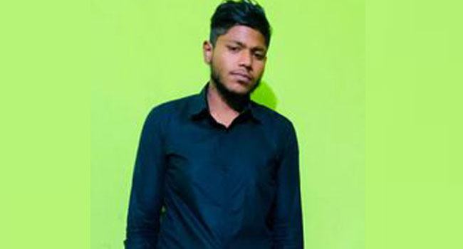 নামাজের দৃশ্যে মুগ্ধ হয়ে ইসলাম গ্রহণ করেন আবির দাস