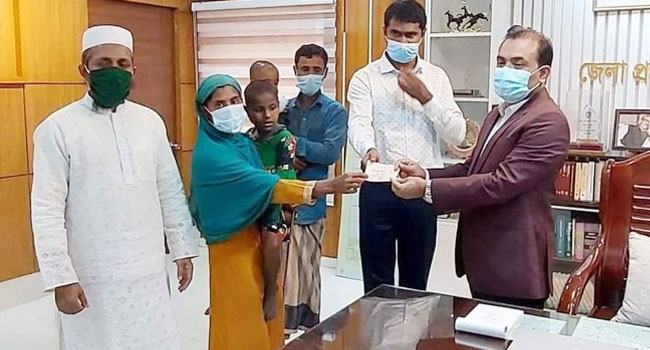 শেকলে বাঁধা শিশুর দায়িত্ব নিলো জেলা প্রশাসন