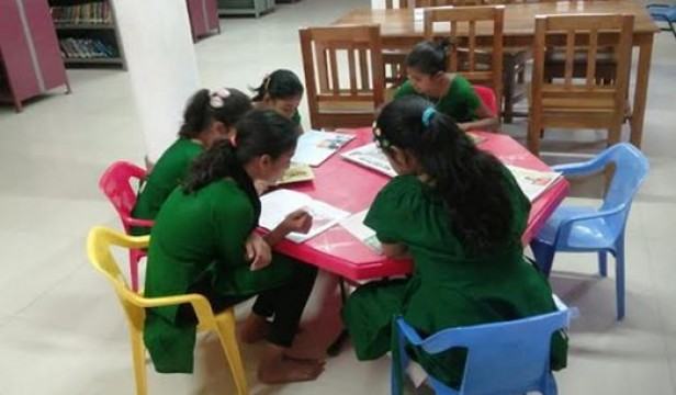 গণপাঠাগারে খুদে পাঠকদের ভিড়