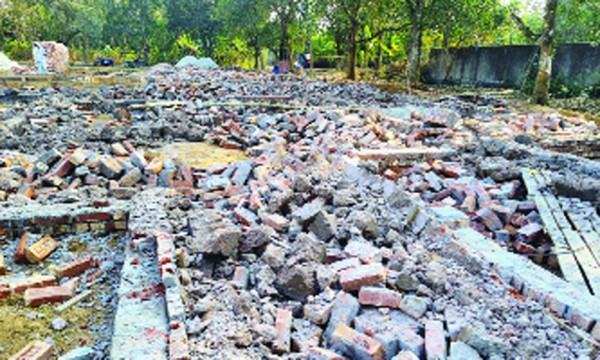 আশ্রয়ণের ঘর নির্মাণে অনিয়ম ভেঙে দেয়া হলো শতাধিক