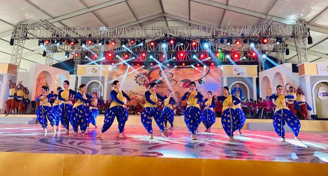 বর্ণিল আয়োজনে শুরু হলো ঢাবি অ্যালামনাইয়ের শতবর্ষের মিলনমেলা
