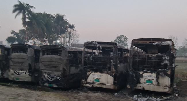 ১২ বাসে আগুন : পুলিশের দাবি নাশকতা, বরকতের স্ত্রীর দাবি শত্রুতা