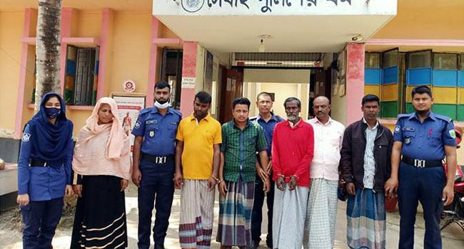 পুলিশের ওপর আ’লীগ, স্বেচ্ছাসেবকলীগের হামলা মামলায় গ্রেফতার ৪