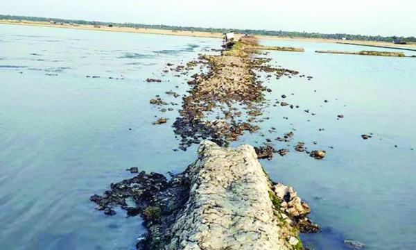 কালিগঞ্জে চাঁদা না দেয়ায় ঘের দখল ও লুটপাট