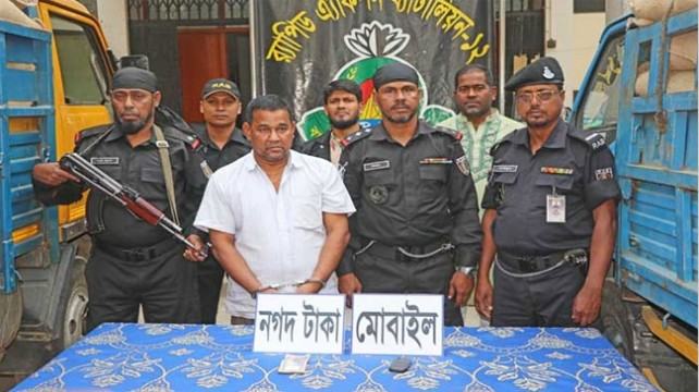 টাঙ্গাইলে সরকারি খাদ্যবান্ধব কর্মসূচির ৬৬৩ বস্তা চাল উদ্ধার : আটক ১
