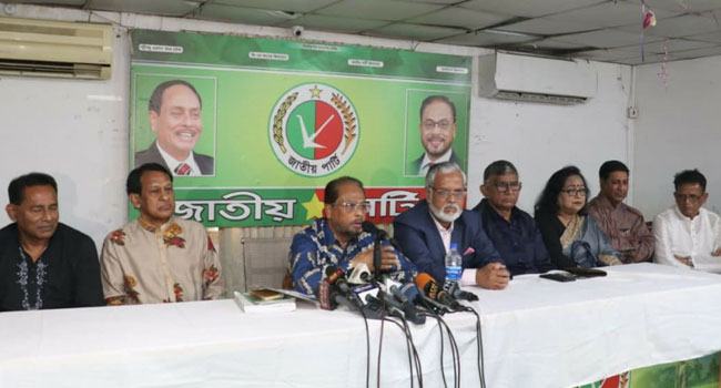 আট বিশিষ্ট ব্যক্তিকে ‘পল্লীবন্ধু পদক’ দিচ্ছে জাতীয় পার্টি